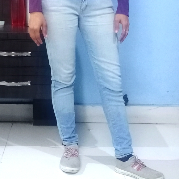 Levis Jeans Ice Blue  Light Color . - Picture 9 of 10
